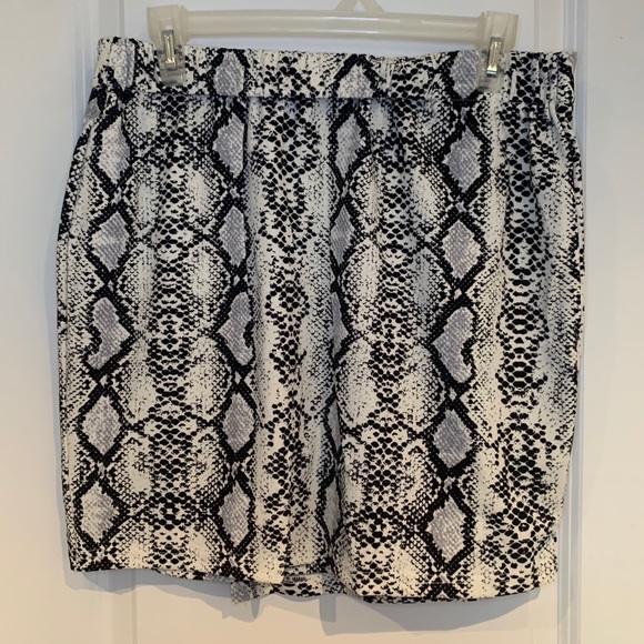 Snakeskin Print Wrap Skirt - Picture 6 of 9